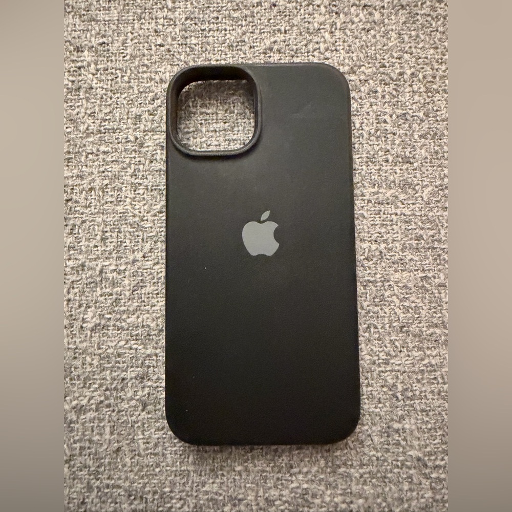 Apple Midnight Black iPhone 16 pro Case - Slight bulging on side seen in photos